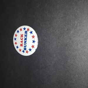 c VINTAGE 1970s BACK BUNKER 1 5/8" ALL IN THE FAMILY ARCHIE BUNKER PIN PIN…